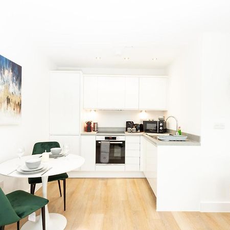 Stylish Studio Apt Overlooking Old Trafford Manchester Exterior photo