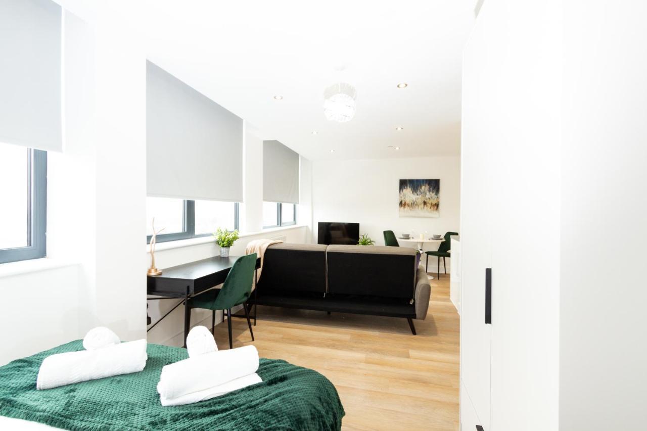 Stylish Studio Apt Overlooking Old Trafford Manchester Exterior photo