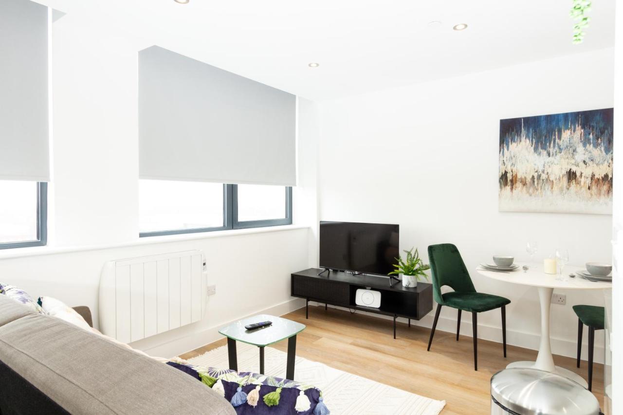 Stylish Studio Apt Overlooking Old Trafford Manchester Exterior photo