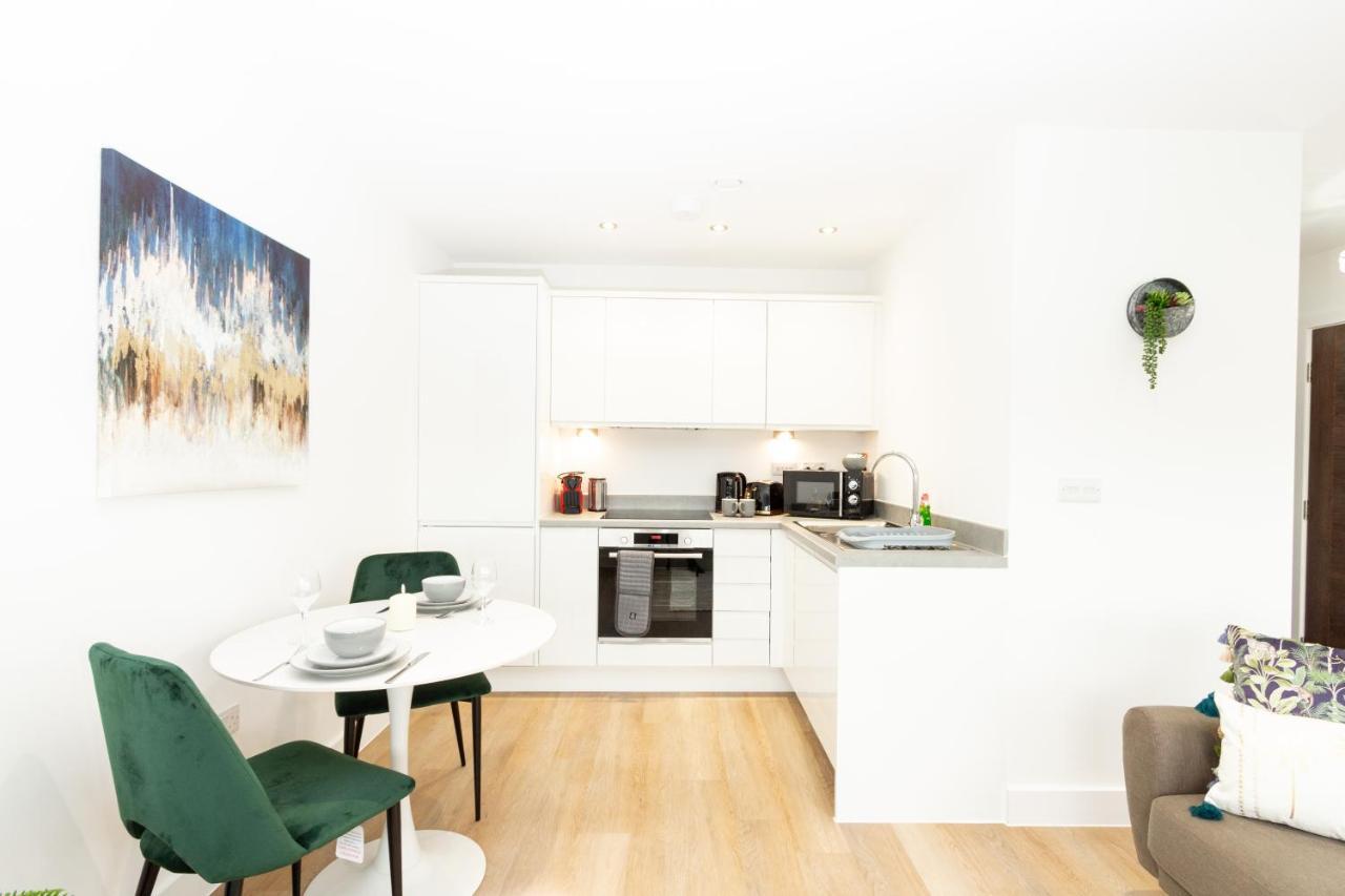 Stylish Studio Apt Overlooking Old Trafford Manchester Exterior photo