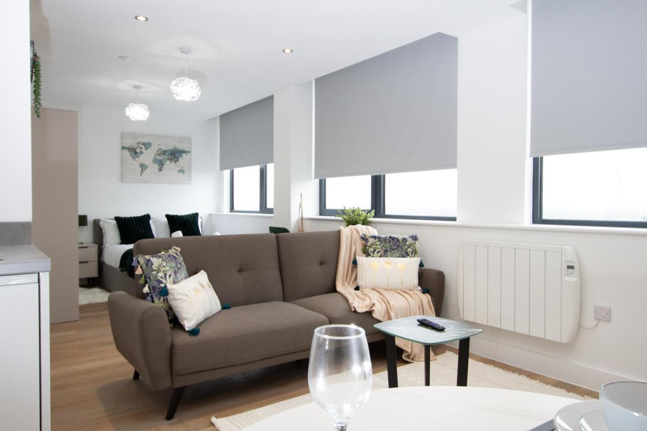 Stylish Studio Apt Overlooking Old Trafford Manchester Exterior photo