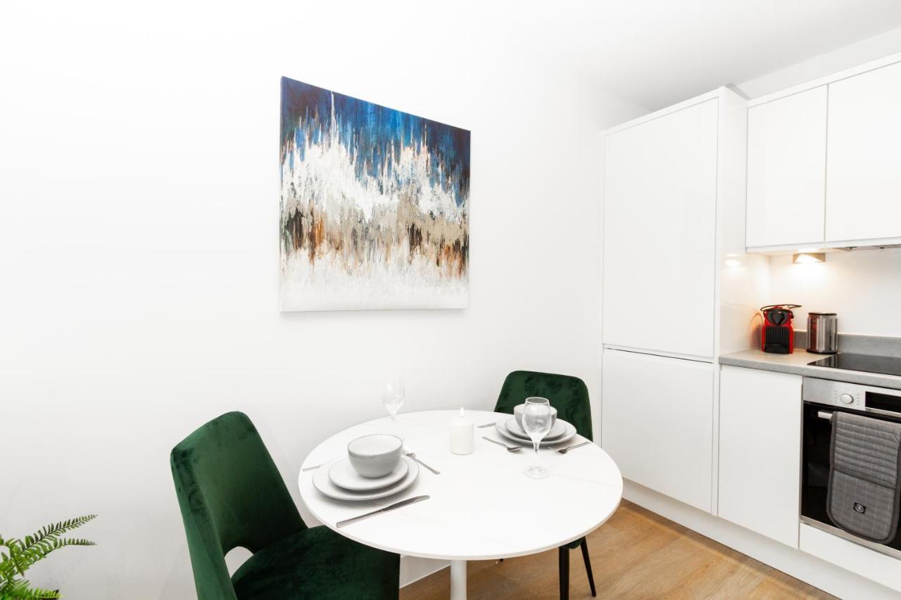 Stylish Studio Apt Overlooking Old Trafford Manchester Exterior photo