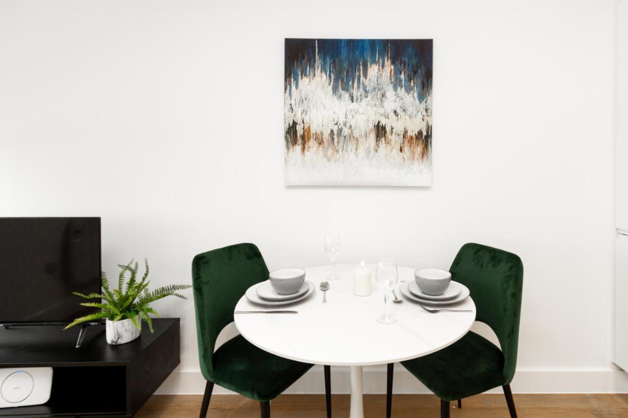 Stylish Studio Apt Overlooking Old Trafford Manchester Exterior photo