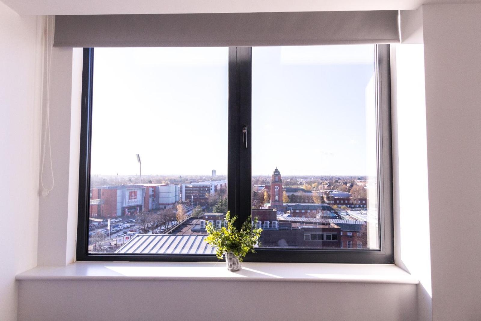 Stylish Studio Apt Overlooking Old Trafford Manchester Exterior photo
