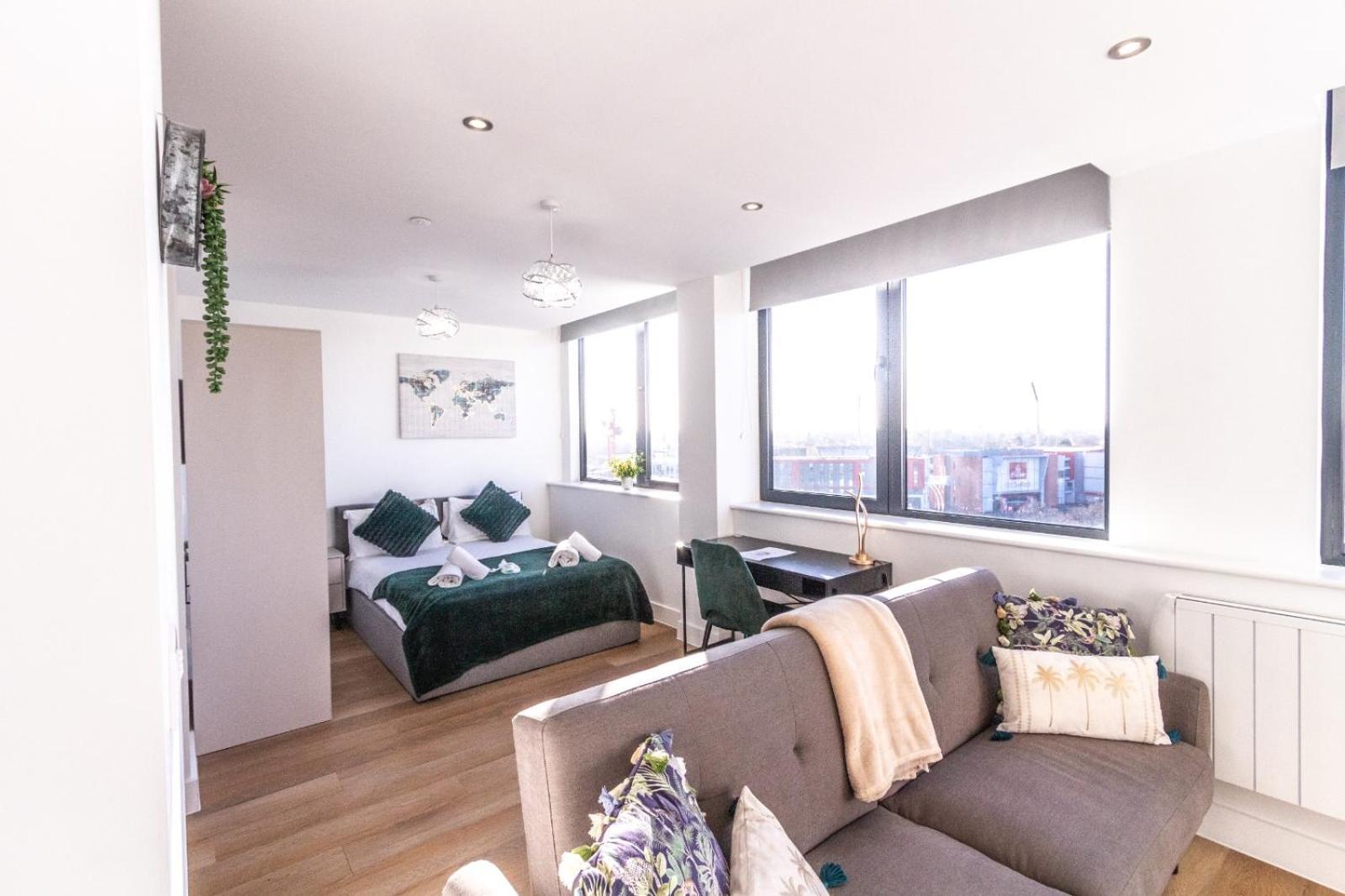 Stylish Studio Apt Overlooking Old Trafford Manchester Exterior photo